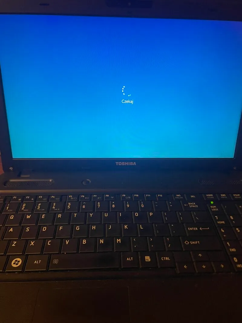 Laptop Toshiba uruchamia Windows po naprawie