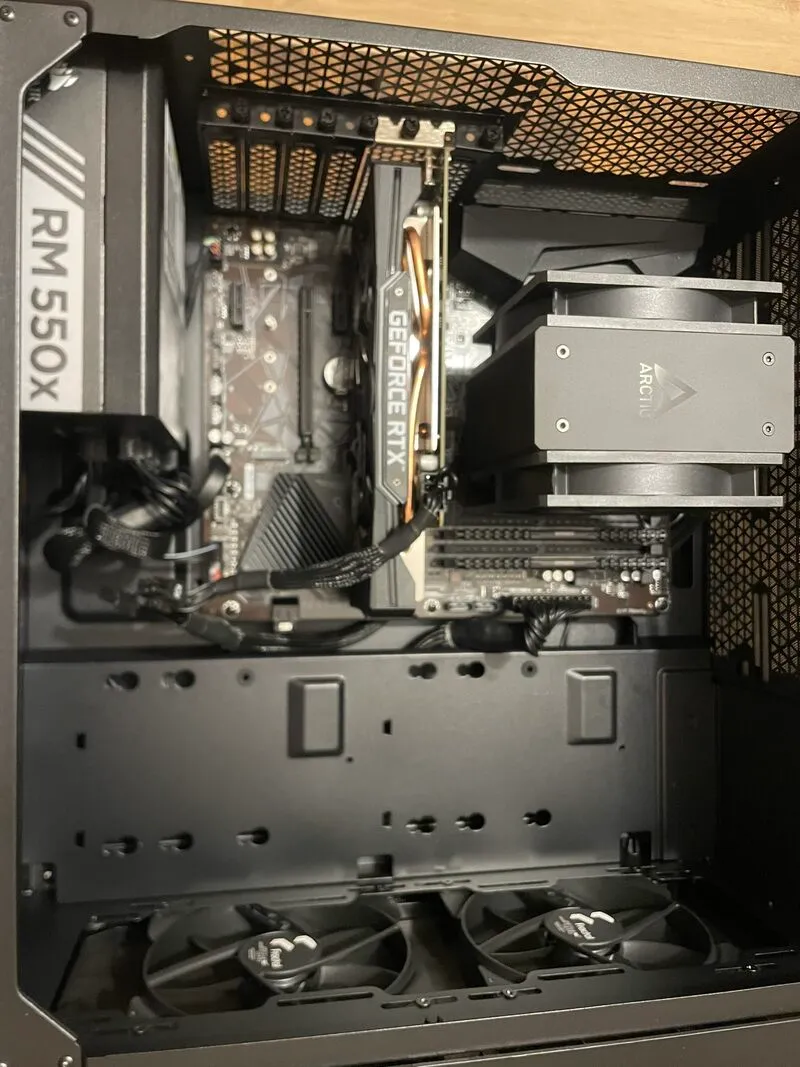 Diagnostyka komputera stacjonarnego AMD z kartą GeForce RTX — czarny ekran