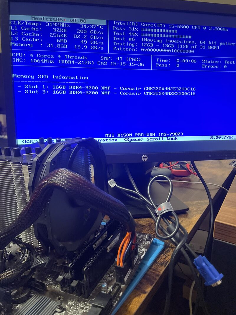 MemTest86+ w trakcie nocnego testu pamięci RAM — Corsair 32 GB DDR4 na platformie testowej